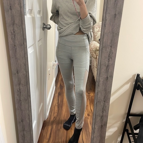 Athleta High Rise Jacquard Mesh Chat to Town Capri leggings - Picture 11 of 14